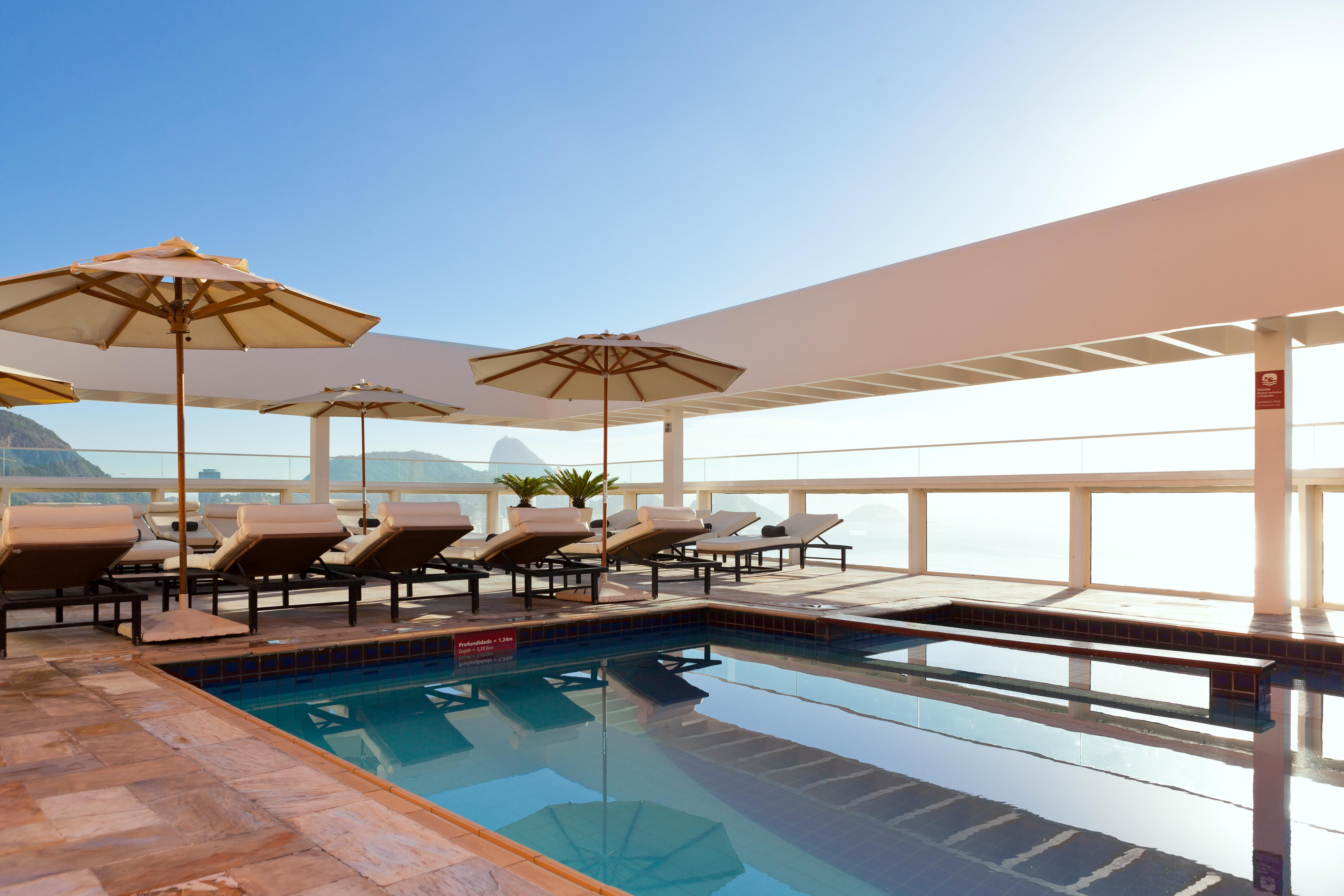 Rio Othon Palace Ρίο ντε Τζανέιρο Εξωτερικό φωτογραφία The pool deck of the hotel